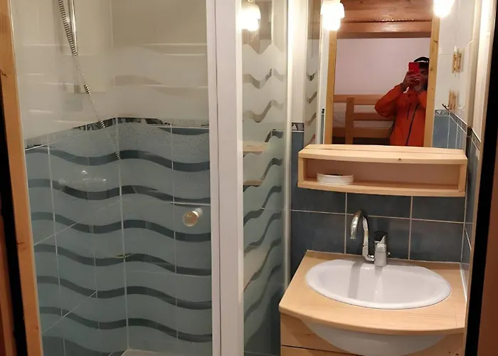 - Inout - 5 Beds Flat G-31